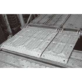 縞鋼鈑製足場板『軽量コーナーステップ』