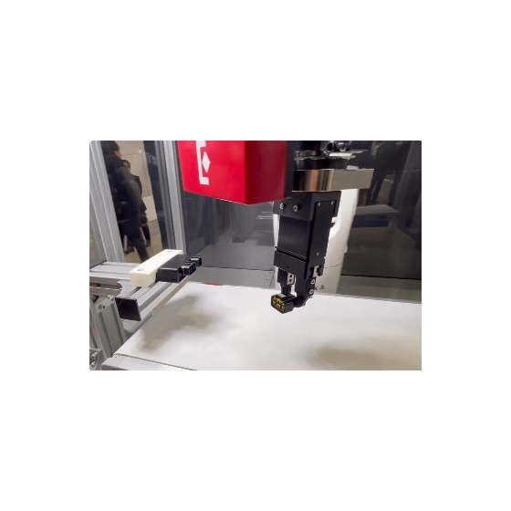 AIビジョン活用で組立作業を自動化_1.jpg