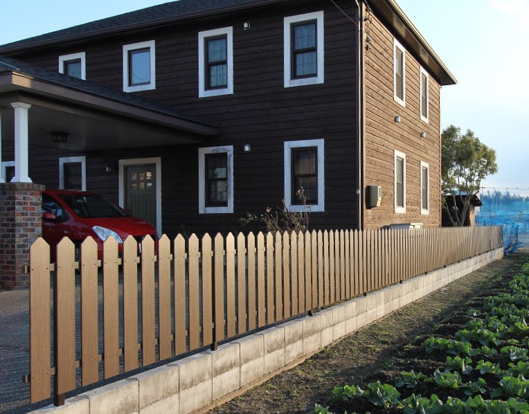 樹脂フェンス『アメリカンフェンス』