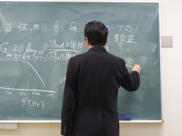 黒板でのチョークの板書を電子化！フレーム型電子黒板『白板家』