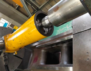 建設機械　アタッチメント関係の大径のシリンダの再生・修理