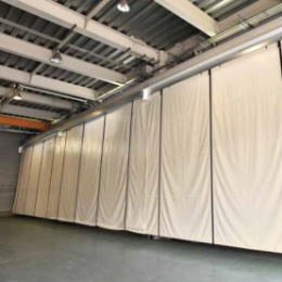 電動間仕切りシート『まじきりくん』