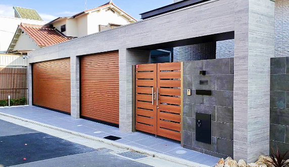 FIT GATE施工事例：3台用シャッターゲート＋通用門