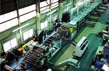 NC高速走行切断ライン（アップカットシャーライン）