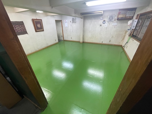 【貼れルーヤ歩行帯フィルム活用事例】社内の床を美化