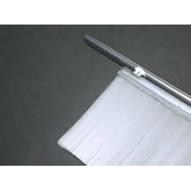 丸棒に直線ブラシを溶接