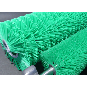 コイル状に巻いてから軸に取り付けるタイプのロールブラシ