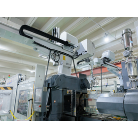 Molding technology and production system capable of handling a wide variety of raw materials.