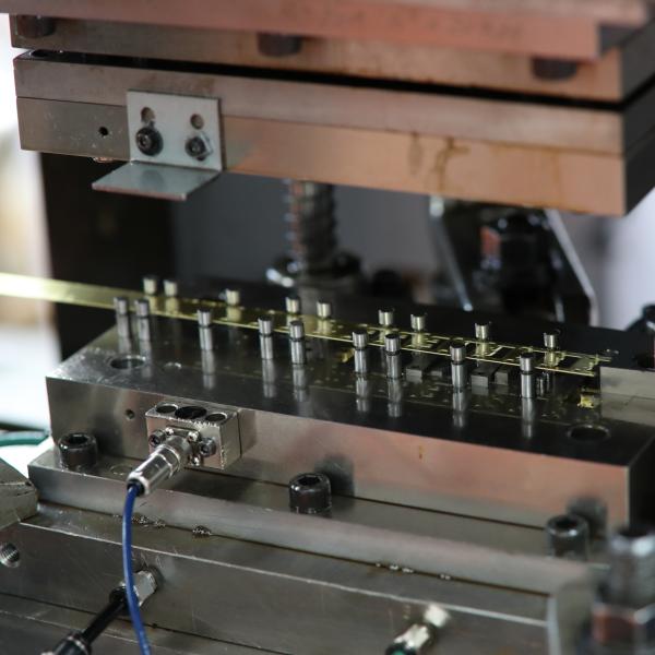 精密金属プレス加工