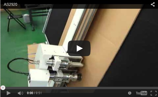 【動画でみる製品紹介】縦型カッティングマシンによる段ボールカット