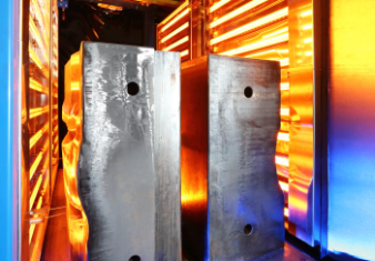 赤外線ヒーター活用事例　金型の予熱