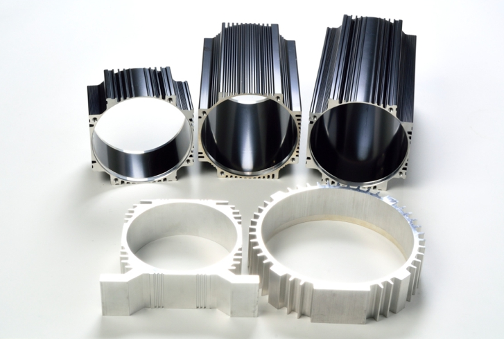 アルミ押し出し部品の拡管加工「モーターフレーム部品」