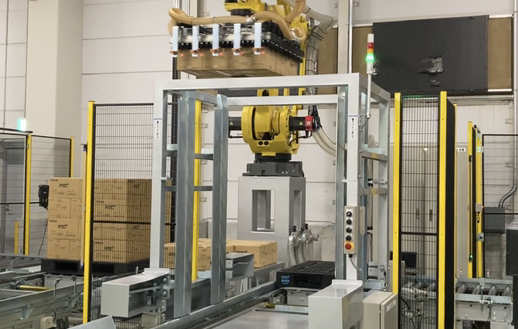 パレットの積替作業の省人化　パレットチェンジャー