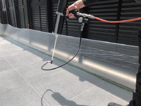 無溶剤透明吹き付け防滑樹脂『ESGスプレー』