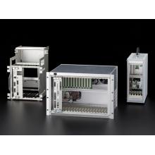 鉄道システムを支えるユーバーのサブラック・フロントパネル