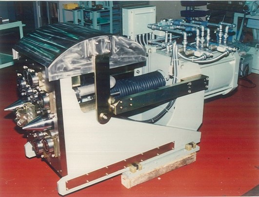 タンディッシュ用　自動着脱装置　製鉄所事例