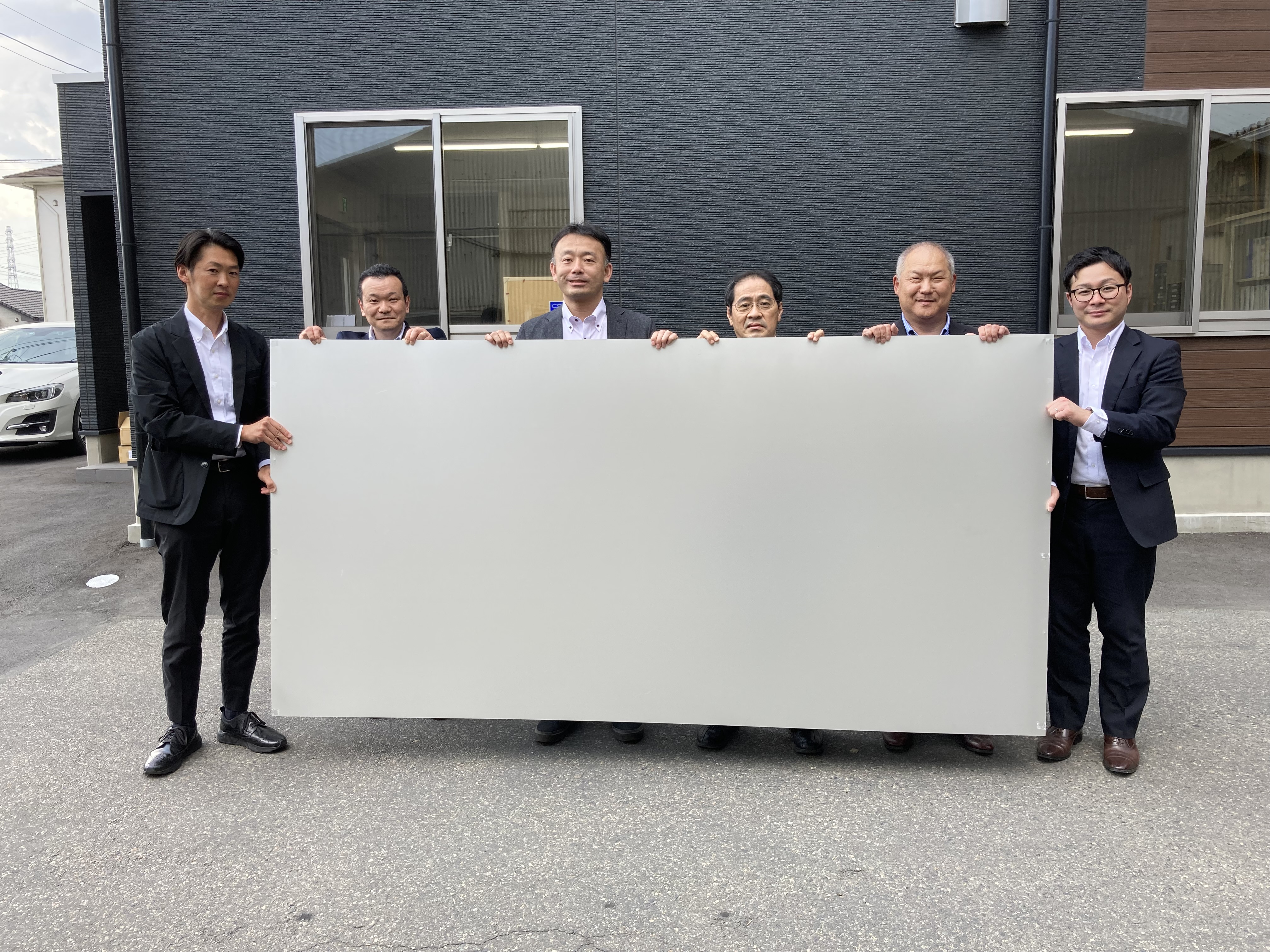 【建築向け】傷に強い硬質アルマイト表面処理