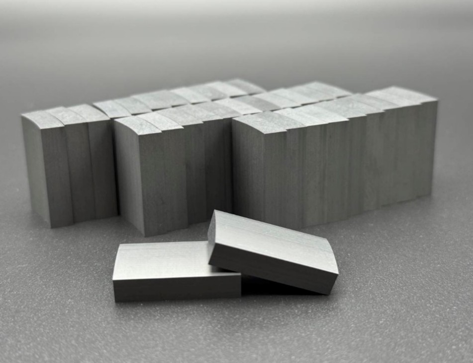 【窯業向け】グラファイト・カーボン加工事例　パンチ・押しゴマ