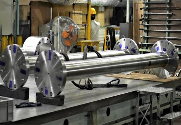 【請負事例】舶用船尾中間軸　鋳造・金属機械加工(CMR)