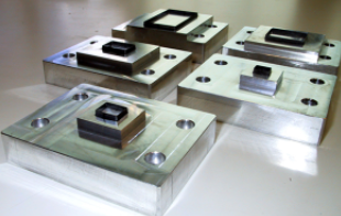 アクリル系粘着剤がくっつかないトムソン刃