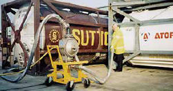 【ダイアフラムポンプ採用例】腐食性可燃性化学薬品タンカーへの移送