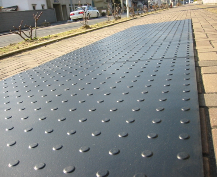 広島化成 らくらくマット ブラック 厚さ10mm ( RAKU-T10-BK ) 広島化成(株) らくらくマット(ブラック) 広島化成 養生マット 通販モノタロウ