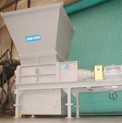 せん断式4軸破砕機『QUAD(TM)』