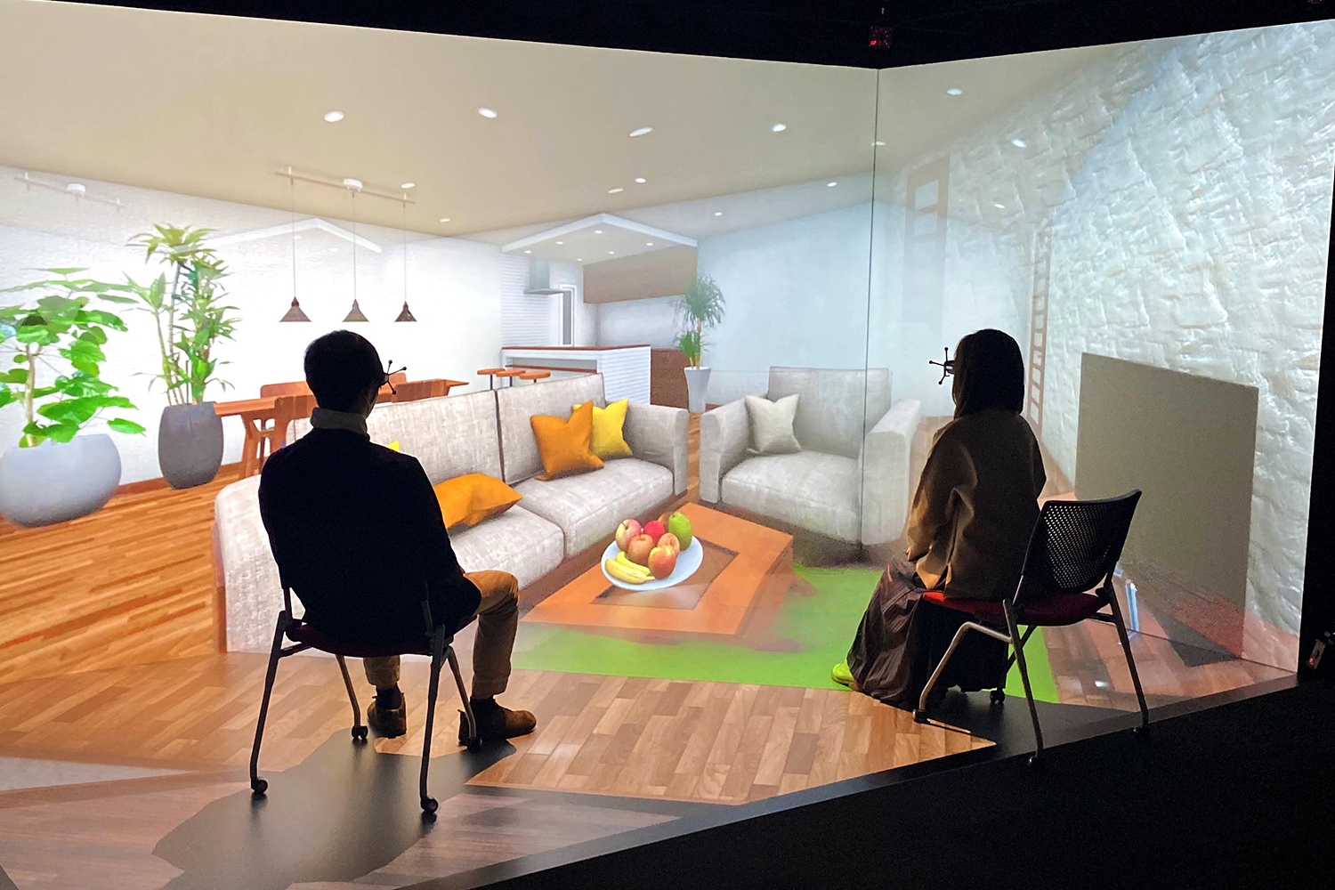 マルチスクリーンVRシステム「デュオサイト」