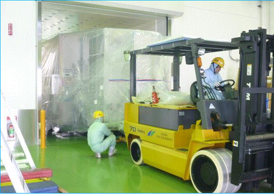 クリーンルーム搬入作業から据付工事【※搬送写真を掲載中】