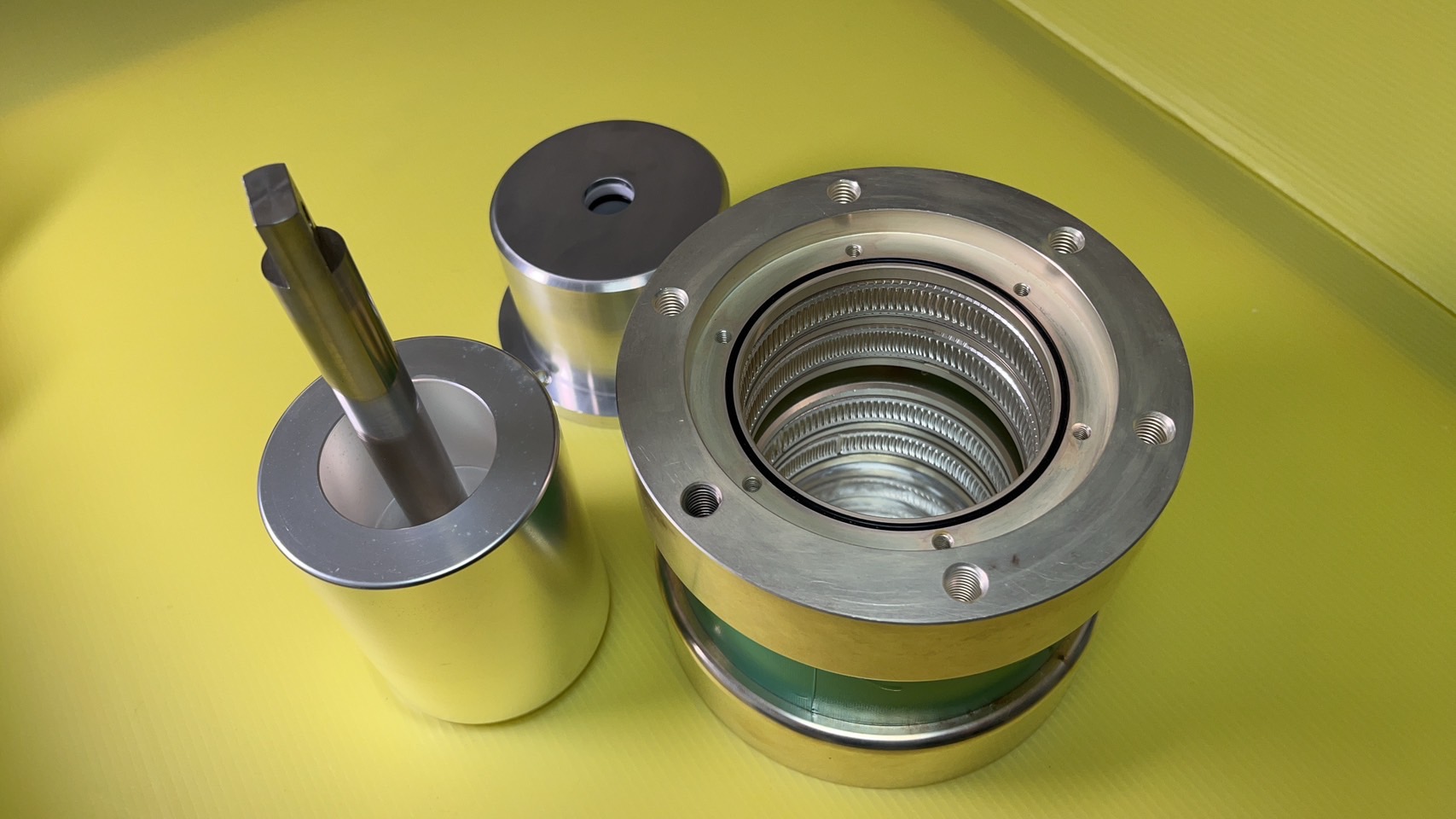 最大10,000A対応大電流コネクタ・スイッチ