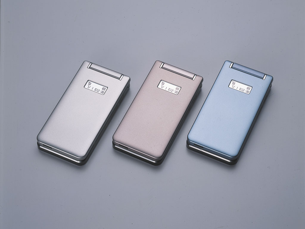 受注製品事例「チタンスリム携帯」