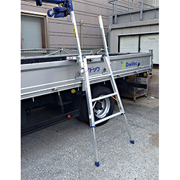 『トラック昇降ステップ』