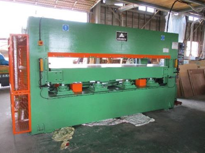 【納入事例】木工・建材用油圧ホットプレス(2)