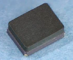 表面実装型ランガサイト振動子