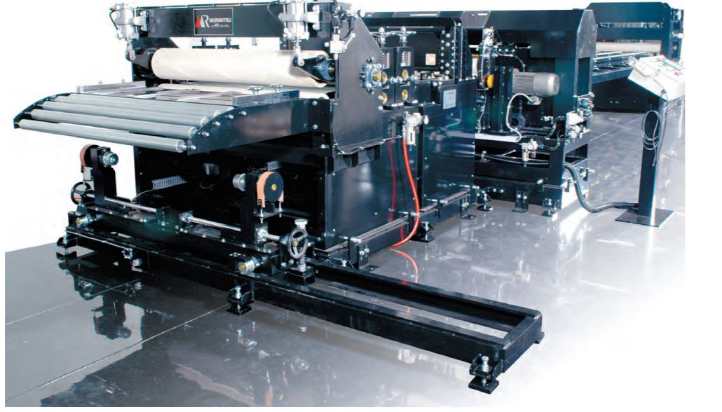 システムライン　コイル定尺切断・パネル材積載ライン