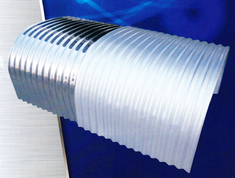 優れた耐久性・不燃性　鋼板製コンベアカバー