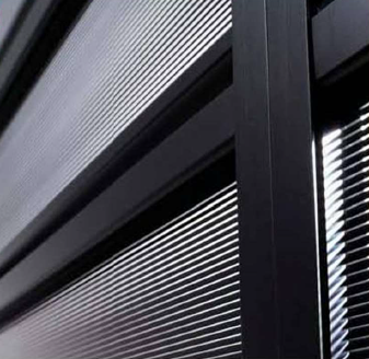 エクステリア部材『透光ルーバーパネル』