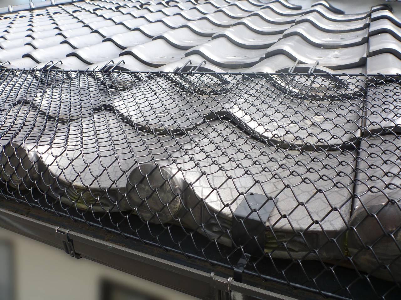 屋根の落雪防止装置「ゆきもちくん」