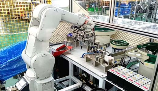 自動機・専用機：コネクタ自動組立機 | 三桜工業株式会社FA本部