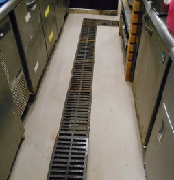 【イーグルエイト施工事例】飲食店厨房補修(床・排水溝)