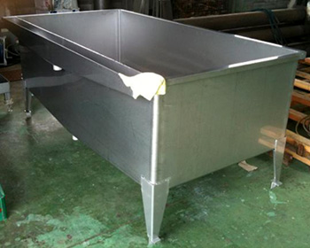 製作事例　ステンレス製のタンク（水槽）