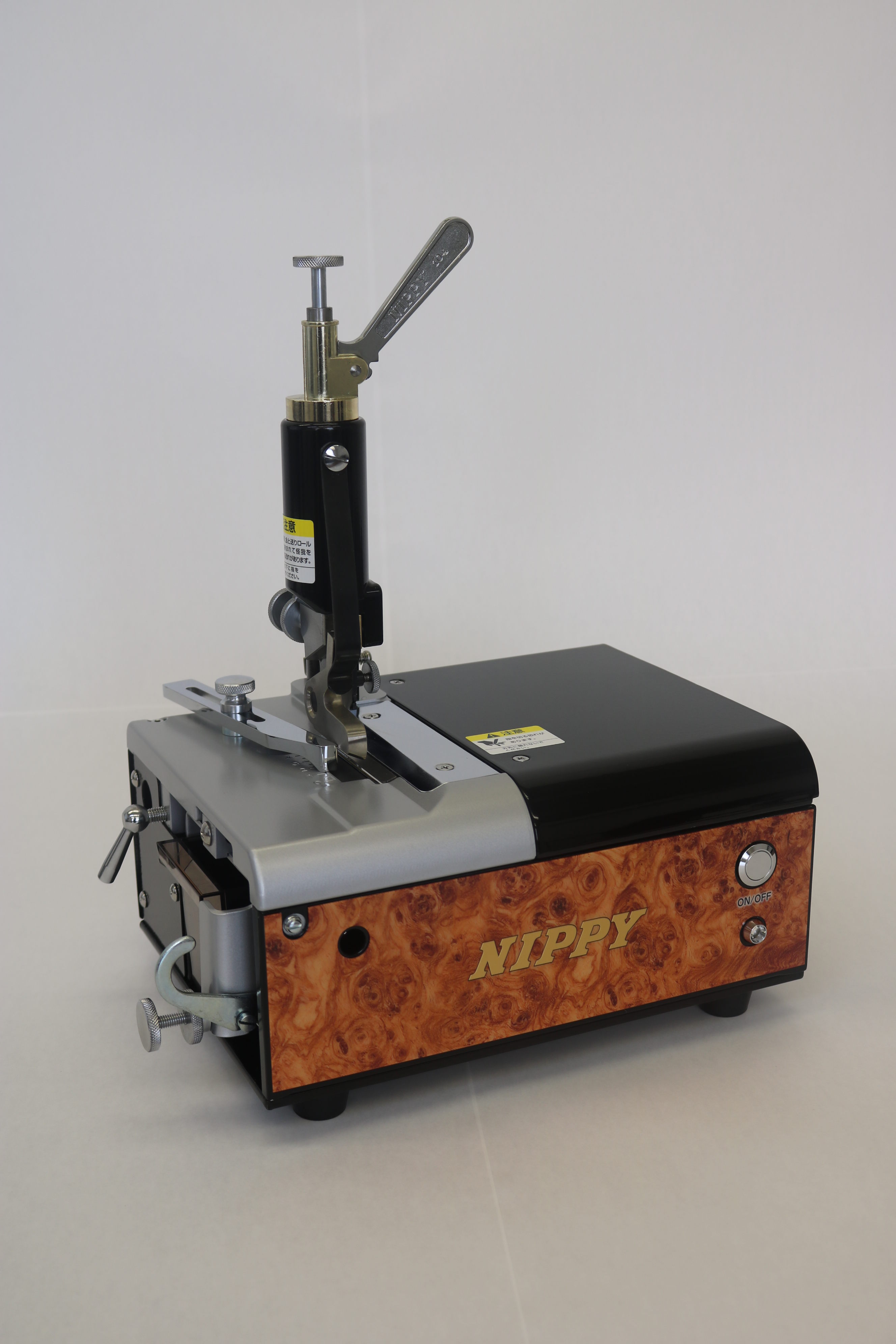 レザークラフト必見！A4サイズの家庭用皮漉機スカイミニ（革漉機）