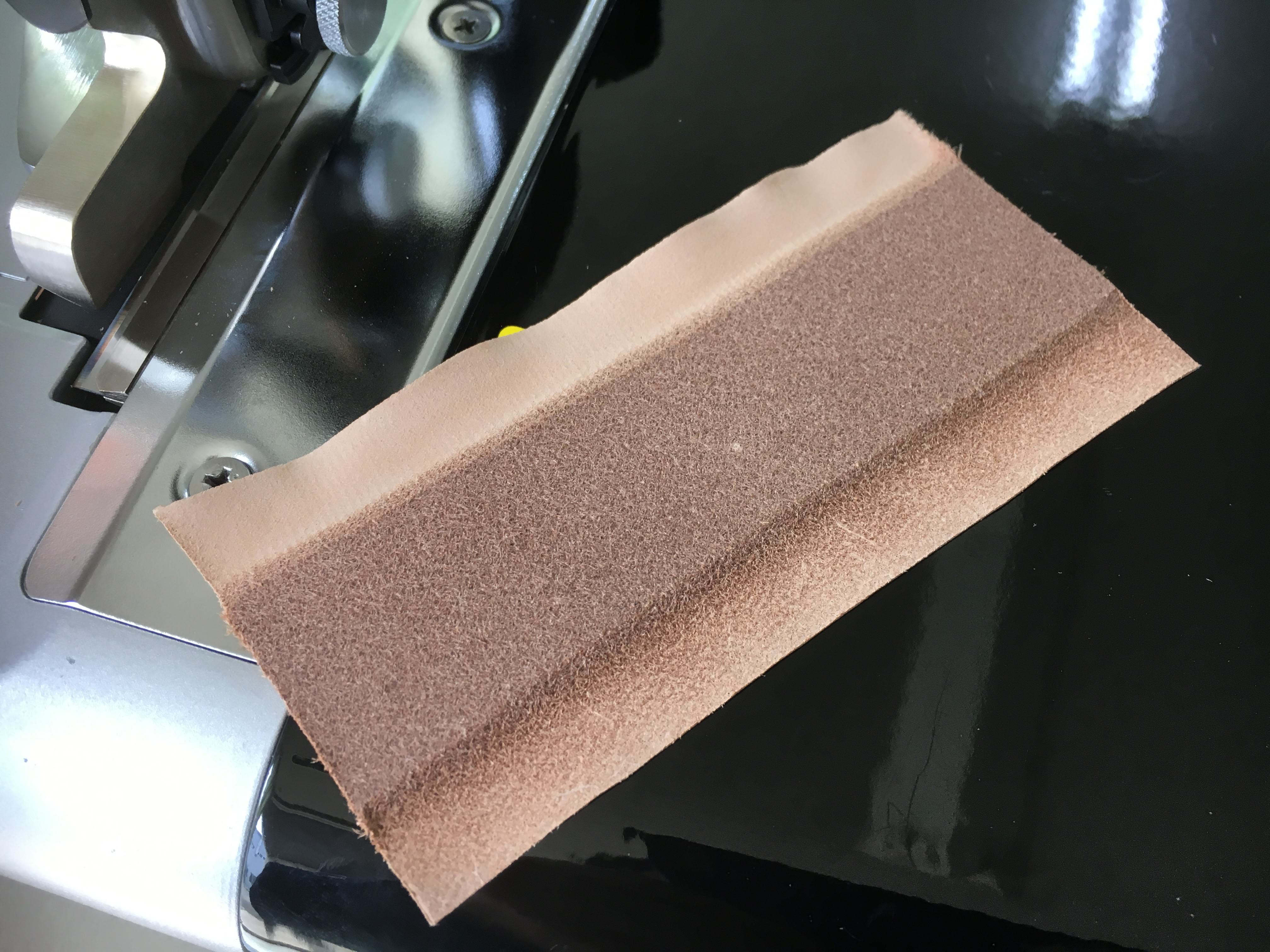 【レザークラフト必見、スカイ ミニ使用実例（家庭用革漉機）】手漉き