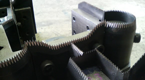 加工サービス『三次元ノコ刃型』