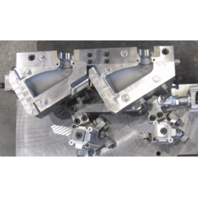 医療用部品金型／医療系容器成型金型