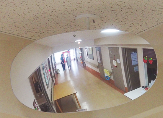 見守りミラー 導入事例 ミラーで施設の入所者の行動を把握！