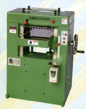 組子薄板用自動一面鉋盤　DGM-250THDE型