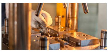 射出成形工法『有人インサート成形』