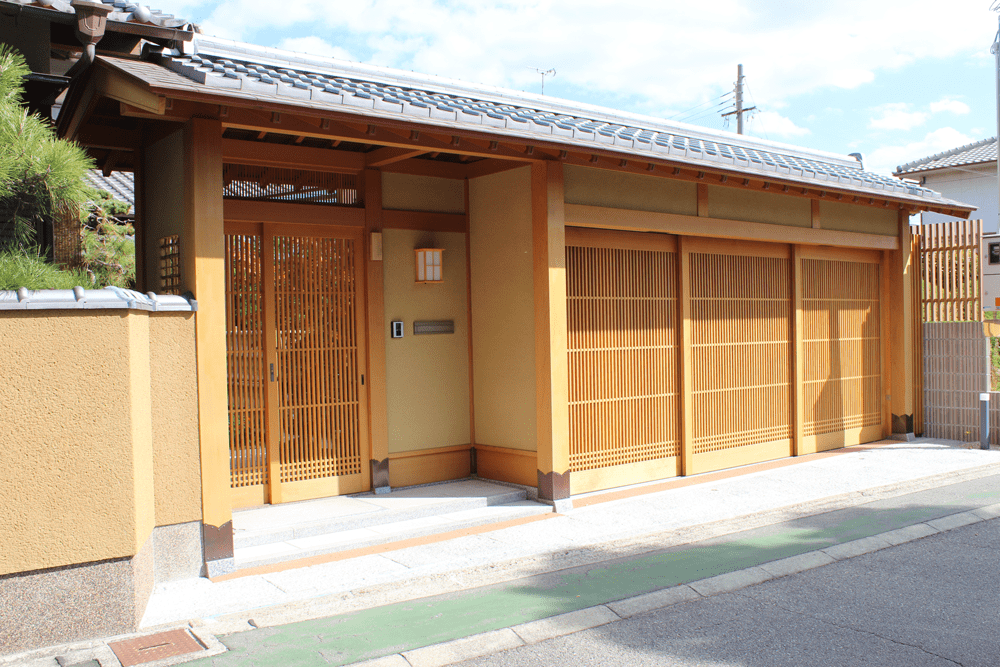 数寄屋門施工事例：1.数寄屋門＜特注品＞車庫門自動ドア 大林