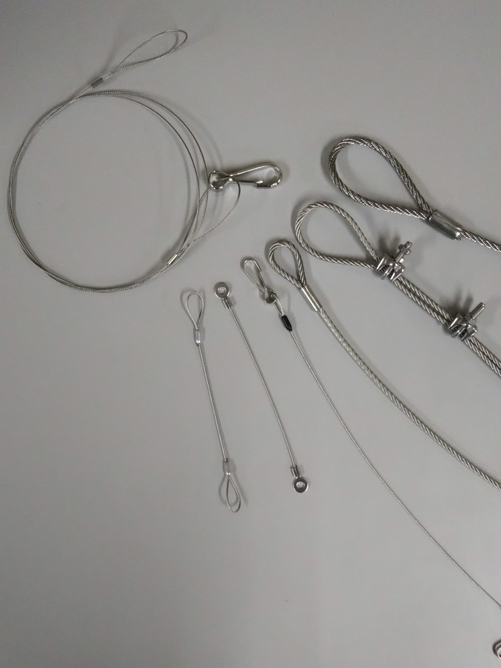 LED照明、防犯カメラ、プロジェクター用落下防止ワイヤ